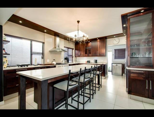 5 BEDROOM PROPERTY TO RENT IN FOURWAYS GARDENS